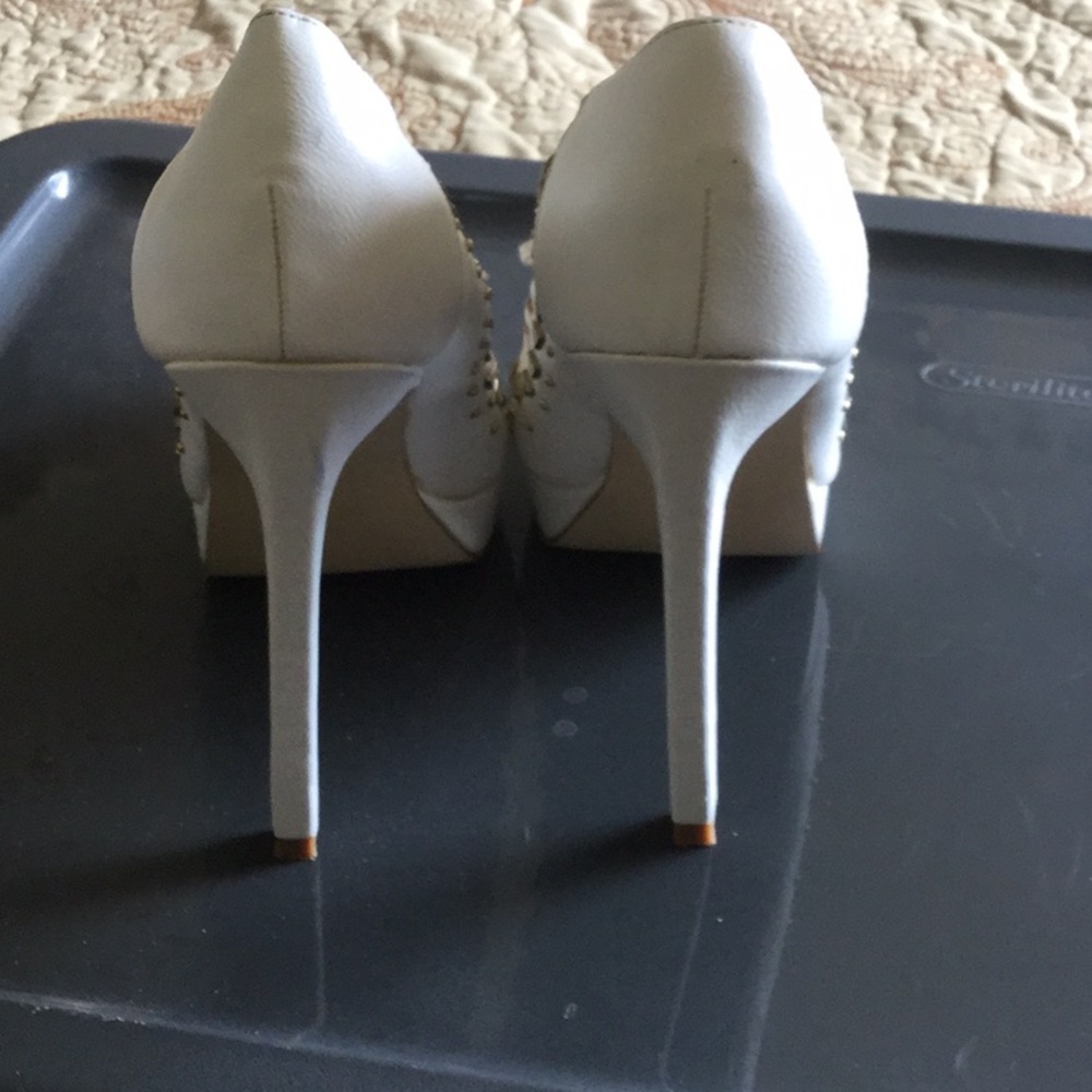 Heels - Picture 3 of 7